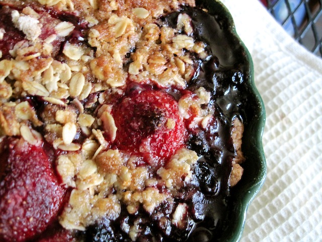 Berry crumble pie (Eat Me. Drink Me.)