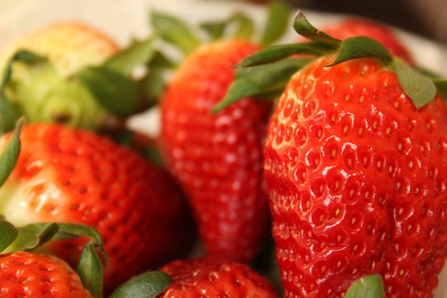 Easter strawberries (Eat Me. Drink Me.)