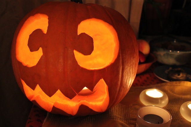 Jack-o-lantern carving (Eat Me. Drink Me.)