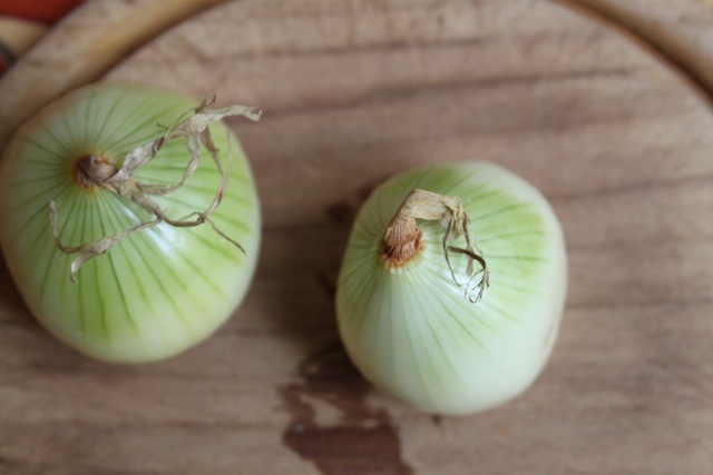 onions for Jansson's Frestesle (Eat Me. Drink Me.)