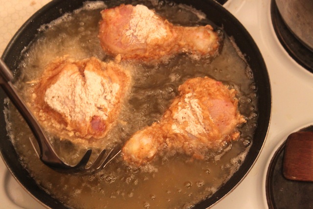 how to make fried chicken (Eat Me. Drink Me.)