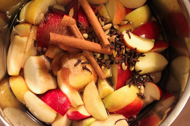 Apples and spices (Eat Me. Drink Me.)