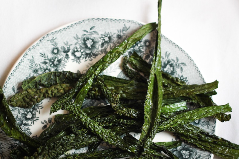 Healthy kale chips (Eat Me. Drink Me.)