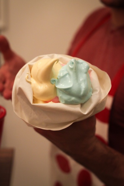 Blue and yellow meringue (Eat Me. Drink Me.)
