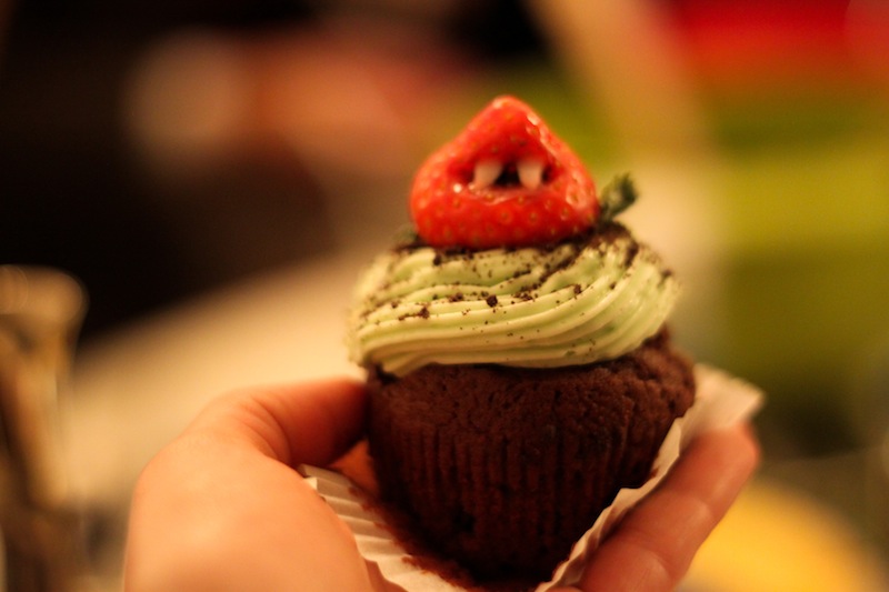 Strawberry monster cupcakes (Eat Me. Drink Me.)