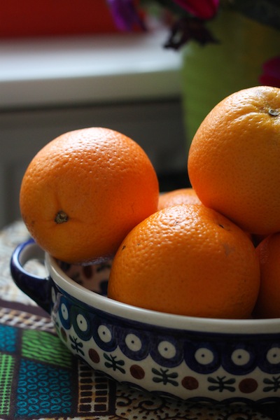 A bowl of winter oranges (Eat Me. Drink Me.)