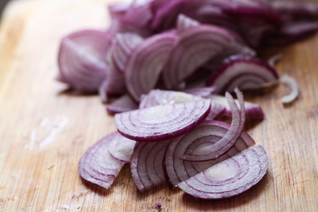 Sliced red onion (Eat Me. Drink Me.)