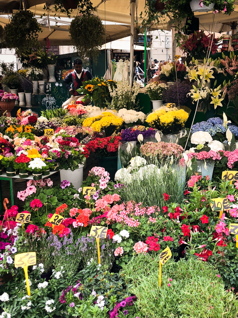 Flowers, Roman market (Photo courtesy of Counter Service)