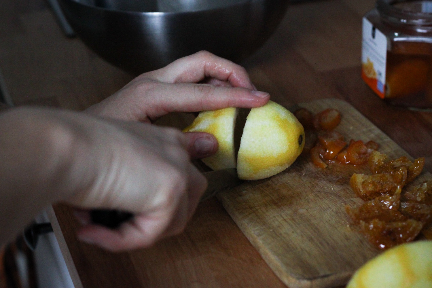 The art of cutting a lemon (Eat Me. Drink Me.)