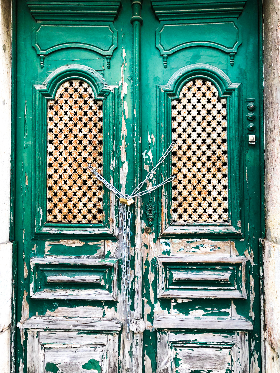 Green door, Lisbon (Eat Me. Drink Me.)
